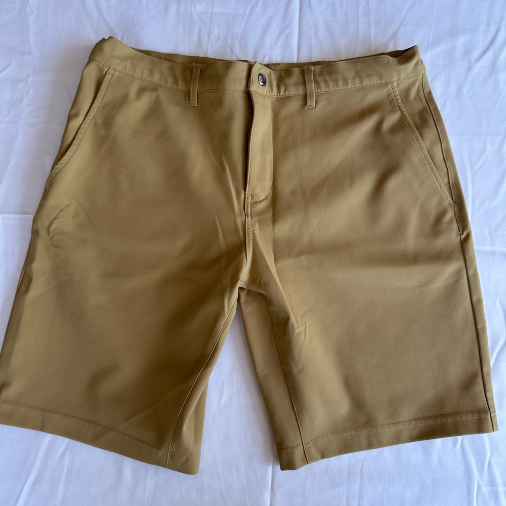 Athletic Fit Shorts - Mid Khaki